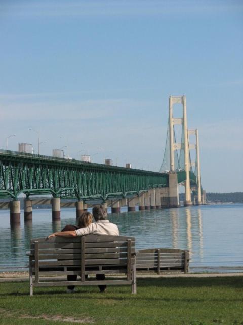 Parkside Inn Bridgeview Mackinaw City Eksteriør bilde