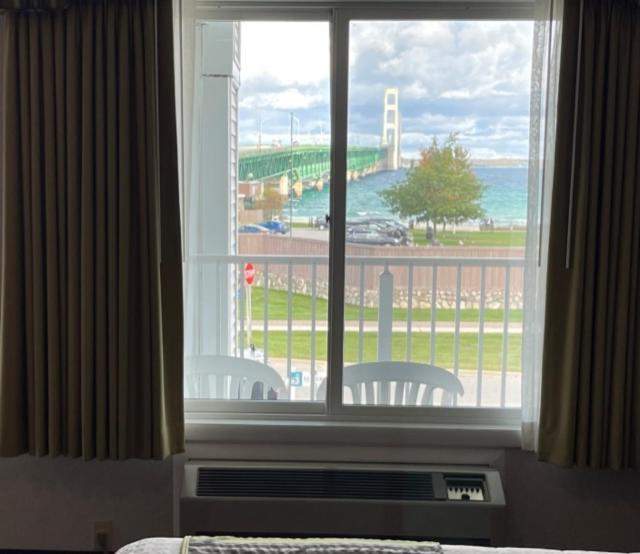 Parkside Inn Bridgeview Mackinaw City Eksteriør bilde