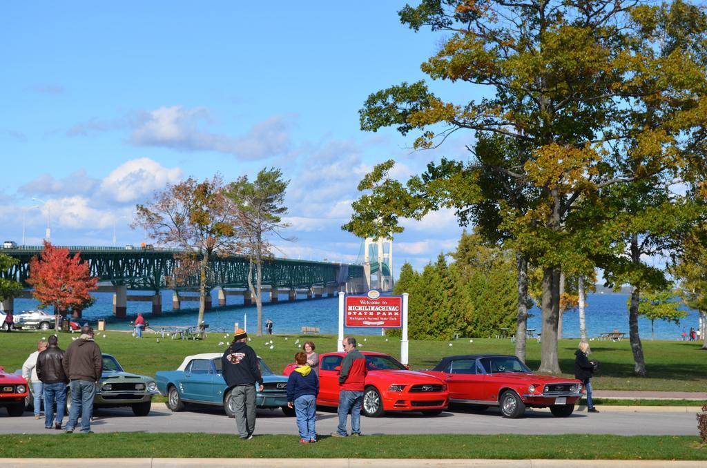 Parkside Inn Bridgeview Mackinaw City Rom bilde
